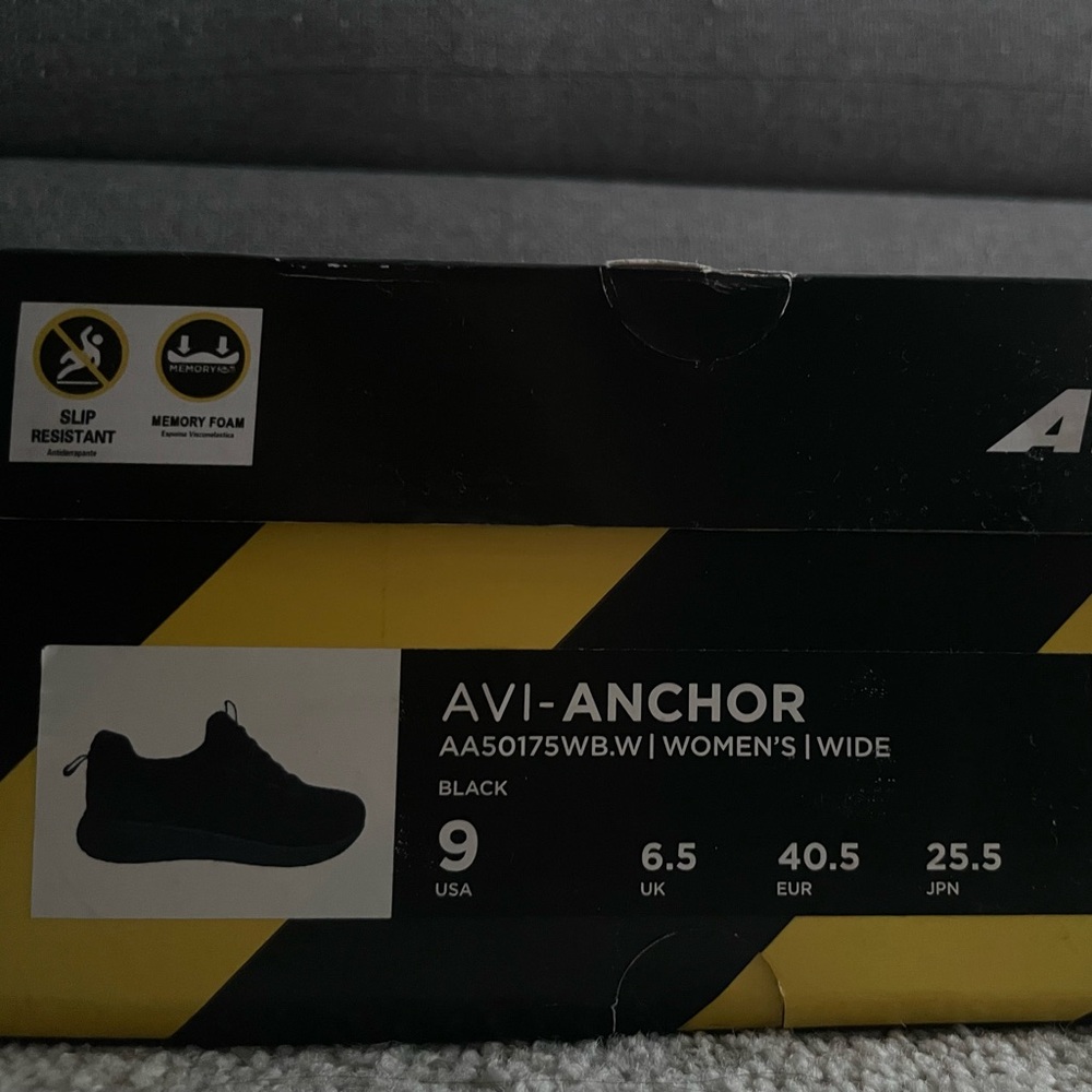 Avía Shoes size 9 W